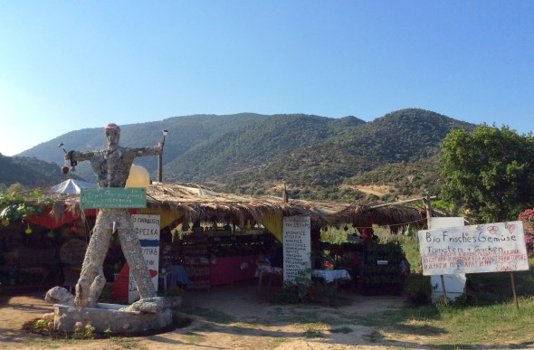 The fantastic bio fruit and veggie stand that gave so much more (and their slightly odd welcome statue)